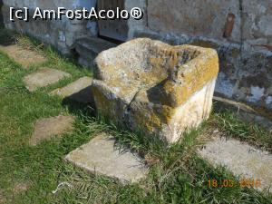 [P26] Biserica din Streisângeorgiu - Jilțul de piatră de lângă intrare.  » foto by iulianic
 - 
<span class="allrVoted glyphicon glyphicon-heart hidden" id="av726598"></span>
<a class="m-l-10 hidden" id="sv726598" onclick="voting_Foto_DelVot(,726598,4346)" role="button">șterge vot <span class="glyphicon glyphicon-remove"></span></a>
<a id="v9726598" class=" c-red"  onclick="voting_Foto_SetVot(726598)" role="button"><span class="glyphicon glyphicon-heart-empty"></span> <b>LIKE</b> = Votează poza</a> <img class="hidden"  id="f726598W9" src="/imagini/loader.gif" border="0" /><span class="AjErrMes hidden" id="e726598ErM"></span>