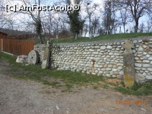 [P42] Biserica Densuș - Cruci străvechi rezemând zidul curții.  » foto by iulianic
 - 
<span class="allrVoted glyphicon glyphicon-heart hidden" id="av726614"></span>
<a class="m-l-10 hidden" id="sv726614" onclick="voting_Foto_DelVot(,726614,4346)" role="button">șterge vot <span class="glyphicon glyphicon-remove"></span></a>
<a id="v9726614" class=" c-red"  onclick="voting_Foto_SetVot(726614)" role="button"><span class="glyphicon glyphicon-heart-empty"></span> <b>LIKE</b> = Votează poza</a> <img class="hidden"  id="f726614W9" src="/imagini/loader.gif" border="0" /><span class="AjErrMes hidden" id="e726614ErM"></span>