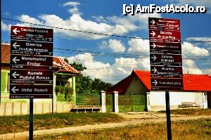 [P04] indicatoare sunt peste tot -asa ca o sa gasiti usor obiectivele de vizitat.  » foto by padureanu
 - 
<span class="allrVoted glyphicon glyphicon-heart hidden" id="av471807"></span>
<a class="m-l-10 hidden" id="sv471807" onclick="voting_Foto_DelVot(,471807,4346)" role="button">șterge vot <span class="glyphicon glyphicon-remove"></span></a>
<a id="v9471807" class=" c-red"  onclick="voting_Foto_SetVot(471807)" role="button"><span class="glyphicon glyphicon-heart-empty"></span> <b>LIKE</b> = Votează poza</a> <img class="hidden"  id="f471807W9" src="/imagini/loader.gif" border="0" /><span class="AjErrMes hidden" id="e471807ErM"></span>