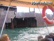 [P16] Copiii admiră curioşi spărtura din burta navei » foto by krondia*
 - 
<span class="allrVoted glyphicon glyphicon-heart hidden" id="av120395"></span>
<a class="m-l-10 hidden" id="sv120395" onclick="voting_Foto_DelVot(,120395,4397)" role="button">șterge vot <span class="glyphicon glyphicon-remove"></span></a>
<a id="v9120395" class=" c-red"  onclick="voting_Foto_SetVot(120395)" role="button"><span class="glyphicon glyphicon-heart-empty"></span> <b>LIKE</b> = Votează poza</a> <img class="hidden"  id="f120395W9" src="/imagini/loader.gif" border="0" /><span class="AjErrMes hidden" id="e120395ErM"></span>