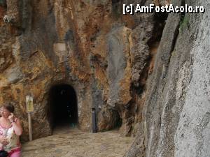 [P14] Excursie in Serra de Tramuntana / Ca să ajungi la Torrent de Pareis, mergi pe jos aproximativ 200 m, pe o faleză săpată in munte, străbătând câteva tuneluri pitoreşti » foto by Mika
 - 
<span class="allrVoted glyphicon glyphicon-heart hidden" id="av378528"></span>
<a class="m-l-10 hidden" id="sv378528" onclick="voting_Foto_DelVot(,378528,4407)" role="button">șterge vot <span class="glyphicon glyphicon-remove"></span></a>
<a id="v9378528" class=" c-red"  onclick="voting_Foto_SetVot(378528)" role="button"><span class="glyphicon glyphicon-heart-empty"></span> <b>LIKE</b> = Votează poza</a> <img class="hidden"  id="f378528W9" src="/imagini/loader.gif" border="0" /><span class="AjErrMes hidden" id="e378528ErM"></span>