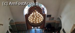 [P47] Marrakech, Medresa Ben Youssef, Un Candelabru deosebit pozat de sus în holul de la intrarea în curtea centrală, se vede și ușa de lemn sculptat... » foto by mprofeanu
 - 
<span class="allrVoted glyphicon glyphicon-heart hidden" id="av1505105"></span>
<a class="m-l-10 hidden" id="sv1505105" onclick="voting_Foto_DelVot(,1505105,4416)" role="button">șterge vot <span class="glyphicon glyphicon-remove"></span></a>
<a id="v91505105" class=" c-red"  onclick="voting_Foto_SetVot(1505105)" role="button"><span class="glyphicon glyphicon-heart-empty"></span> <b>LIKE</b> = Votează poza</a> <img class="hidden"  id="f1505105W9" src="/imagini/loader.gif" border="0" /><span class="AjErrMes hidden" id="e1505105ErM"></span>