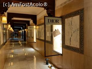 [P38] Interiorul hotelului (magazine de lux) » foto by adso
 - 
<span class="allrVoted glyphicon glyphicon-heart hidden" id="av1401071"></span>
<a class="m-l-10 hidden" id="sv1401071" onclick="voting_Foto_DelVot(,1401071,4416)" role="button">șterge vot <span class="glyphicon glyphicon-remove"></span></a>
<a id="v91401071" class=" c-red"  onclick="voting_Foto_SetVot(1401071)" role="button"><span class="glyphicon glyphicon-heart-empty"></span> <b>LIKE</b> = Votează poza</a> <img class="hidden"  id="f1401071W9" src="/imagini/loader.gif" border="0" /><span class="AjErrMes hidden" id="e1401071ErM"></span>