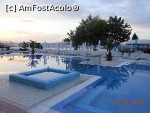 [P31] Hotel Festa Panorama - Piscina seara.  » foto by iulianic
 - 
<span class="allrVoted glyphicon glyphicon-heart hidden" id="av973805"></span>
<a class="m-l-10 hidden" id="sv973805" onclick="voting_Foto_DelVot(,973805,4490)" role="button">șterge vot <span class="glyphicon glyphicon-remove"></span></a>
<a id="v9973805" class=" c-red"  onclick="voting_Foto_SetVot(973805)" role="button"><span class="glyphicon glyphicon-heart-empty"></span> <b>LIKE</b> = Votează poza</a> <img class="hidden"  id="f973805W9" src="/imagini/loader.gif" border="0" /><span class="AjErrMes hidden" id="e973805ErM"></span>