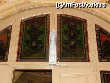 [P31] Vitralii deasupra intrarii intr-o sala de curs » foto by cc_iordachescu
 - 
<span class="allrVoted glyphicon glyphicon-heart hidden" id="av41717"></span>
<a class="m-l-10 hidden" id="sv41717" onclick="voting_Foto_DelVot(,41717,4521)" role="button">șterge vot <span class="glyphicon glyphicon-remove"></span></a>
<a id="v941717" class=" c-red"  onclick="voting_Foto_SetVot(41717)" role="button"><span class="glyphicon glyphicon-heart-empty"></span> <b>LIKE</b> = Votează poza</a> <img class="hidden"  id="f41717W9" src="/imagini/loader.gif" border="0" /><span class="AjErrMes hidden" id="e41717ErM"></span>