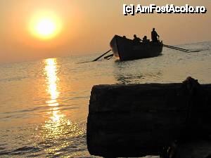 [P22] ora cand pescarii se intorc din larg » foto by no_oxigen
 - 
<span class="allrVoted glyphicon glyphicon-heart hidden" id="av421386"></span>
<a class="m-l-10 hidden" id="sv421386" onclick="voting_Foto_DelVot(,421386,4522)" role="button">șterge vot <span class="glyphicon glyphicon-remove"></span></a>
<a id="v9421386" class=" c-red"  onclick="voting_Foto_SetVot(421386)" role="button"><span class="glyphicon glyphicon-heart-empty"></span> <b>LIKE</b> = Votează poza</a> <img class="hidden"  id="f421386W9" src="/imagini/loader.gif" border="0" /><span class="AjErrMes hidden" id="e421386ErM"></span>