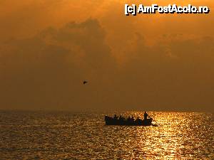 [P08] mda... pescarii dupa ce au tras navodul... stati linistit o sa ii tot vedeti pana la sfarsit :)  » foto by no_oxigen
 - 
<span class="allrVoted glyphicon glyphicon-heart hidden" id="av421355"></span>
<a class="m-l-10 hidden" id="sv421355" onclick="voting_Foto_DelVot(,421355,4522)" role="button">șterge vot <span class="glyphicon glyphicon-remove"></span></a>
<a id="v9421355" class=" c-red"  onclick="voting_Foto_SetVot(421355)" role="button"><span class="glyphicon glyphicon-heart-empty"></span> <b>LIKE</b> = Votează poza</a> <img class="hidden"  id="f421355W9" src="/imagini/loader.gif" border="0" /><span class="AjErrMes hidden" id="e421355ErM"></span>