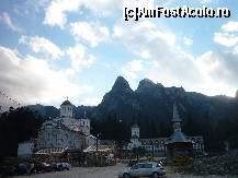 [P23] Busteni - Manastirea Caraiman. » foto by Horia
 - 
<span class="allrVoted glyphicon glyphicon-heart hidden" id="av141060"></span>
<a class="m-l-10 hidden" id="sv141060" onclick="voting_Foto_DelVot(,141060,4537)" role="button">șterge vot <span class="glyphicon glyphicon-remove"></span></a>
<a id="v9141060" class=" c-red"  onclick="voting_Foto_SetVot(141060)" role="button"><span class="glyphicon glyphicon-heart-empty"></span> <b>LIKE</b> = Votează poza</a> <img class="hidden"  id="f141060W9" src="/imagini/loader.gif" border="0" /><span class="AjErrMes hidden" id="e141060ErM"></span>