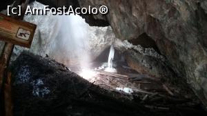 [P11] Ghetarul Focul Viu, circuitul Cheile Galbenei. La orele pranzului fasciculul de raze strabate tavanul pesterii luminand ghetarul.  » foto by raducondurache
 - 
<span class="allrVoted glyphicon glyphicon-heart hidden" id="av889675"></span>
<a class="m-l-10 hidden" id="sv889675" onclick="voting_Foto_DelVot(,889675,4543)" role="button">șterge vot <span class="glyphicon glyphicon-remove"></span></a>
<a id="v9889675" class=" c-red"  onclick="voting_Foto_SetVot(889675)" role="button"><span class="glyphicon glyphicon-heart-empty"></span> <b>LIKE</b> = Votează poza</a> <img class="hidden"  id="f889675W9" src="/imagini/loader.gif" border="0" /><span class="AjErrMes hidden" id="e889675ErM"></span>