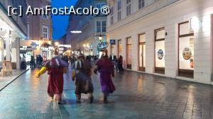 [P23] centrul vechi Bratislava, cei trei spiridusi » foto by Yolanda
 - 
<span class="allrVoted glyphicon glyphicon-heart hidden" id="av1512399"></span>
<a class="m-l-10 hidden" id="sv1512399" onclick="voting_Foto_DelVot(,1512399,4596)" role="button">șterge vot <span class="glyphicon glyphicon-remove"></span></a>
<a id="v91512399" class=" c-red"  onclick="voting_Foto_SetVot(1512399)" role="button"><span class="glyphicon glyphicon-heart-empty"></span> <b>LIKE</b> = Votează poza</a> <img class="hidden"  id="f1512399W9" src="/imagini/loader.gif" border="0" /><span class="AjErrMes hidden" id="e1512399ErM"></span>