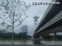 [P09] Podul Novi Most, cu turnul in varful caruia este restaurantul UFO, din Bratislava » foto by ileanaxperta*
 - 
<span class="allrVoted glyphicon glyphicon-heart hidden" id="av267444"></span>
<a class="m-l-10 hidden" id="sv267444" onclick="voting_Foto_DelVot(,267444,4596)" role="button">șterge vot <span class="glyphicon glyphicon-remove"></span></a>
<a id="v9267444" class=" c-red"  onclick="voting_Foto_SetVot(267444)" role="button"><span class="glyphicon glyphicon-heart-empty"></span> <b>LIKE</b> = Votează poza</a> <img class="hidden"  id="f267444W9" src="/imagini/loader.gif" border="0" /><span class="AjErrMes hidden" id="e267444ErM"></span>