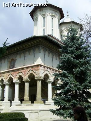 [P20] Mănăstirea Sitaru - Biserica mare, colțul sud-vestic. » foto by iulianic
 - 
<span class="allrVoted glyphicon glyphicon-heart hidden" id="av1215243"></span>
<a class="m-l-10 hidden" id="sv1215243" onclick="voting_Foto_DelVot(,1215243,4638)" role="button">șterge vot <span class="glyphicon glyphicon-remove"></span></a>
<a id="v91215243" class=" c-red"  onclick="voting_Foto_SetVot(1215243)" role="button"><span class="glyphicon glyphicon-heart-empty"></span> <b>LIKE</b> = Votează poza</a> <img class="hidden"  id="f1215243W9" src="/imagini/loader.gif" border="0" /><span class="AjErrMes hidden" id="e1215243ErM"></span>