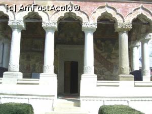 [P21] Mănăstirea Sitaru - Biserica mare, pridvorul. » foto by iulianic
 - 
<span class="allrVoted glyphicon glyphicon-heart hidden" id="av1215244"></span>
<a class="m-l-10 hidden" id="sv1215244" onclick="voting_Foto_DelVot(,1215244,4638)" role="button">șterge vot <span class="glyphicon glyphicon-remove"></span></a>
<a id="v91215244" class=" c-red"  onclick="voting_Foto_SetVot(1215244)" role="button"><span class="glyphicon glyphicon-heart-empty"></span> <b>LIKE</b> = Votează poza</a> <img class="hidden"  id="f1215244W9" src="/imagini/loader.gif" border="0" /><span class="AjErrMes hidden" id="e1215244ErM"></span>