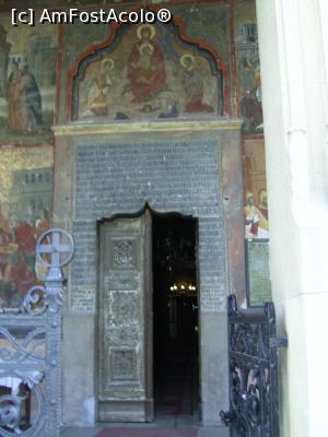 [P03] Mănăstirea Căldărușani - Intrarea și ancadramentul ușii. » foto by iulianic
 - 
<span class="allrVoted glyphicon glyphicon-heart hidden" id="av1215226"></span>
<a class="m-l-10 hidden" id="sv1215226" onclick="voting_Foto_DelVot(,1215226,4638)" role="button">șterge vot <span class="glyphicon glyphicon-remove"></span></a>
<a id="v91215226" class=" c-red"  onclick="voting_Foto_SetVot(1215226)" role="button"><span class="glyphicon glyphicon-heart-empty"></span> <b>LIKE</b> = Votează poza</a> <img class="hidden"  id="f1215226W9" src="/imagini/loader.gif" border="0" /><span class="AjErrMes hidden" id="e1215226ErM"></span>