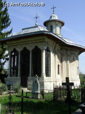 [P04] Mănăstirea Căldărușani - Biserica mică. » foto by iulianic
 - 
<span class="allrVoted glyphicon glyphicon-heart hidden" id="av1215227"></span>
<a class="m-l-10 hidden" id="sv1215227" onclick="voting_Foto_DelVot(,1215227,4638)" role="button">șterge vot <span class="glyphicon glyphicon-remove"></span></a>
<a id="v91215227" class=" c-red"  onclick="voting_Foto_SetVot(1215227)" role="button"><span class="glyphicon glyphicon-heart-empty"></span> <b>LIKE</b> = Votează poza</a> <img class="hidden"  id="f1215227W9" src="/imagini/loader.gif" border="0" /><span class="AjErrMes hidden" id="e1215227ErM"></span>