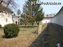 [P18] Manastirea Sitaru - Fragmente de stalpi de la vechile cladiri. In plan indepartat, paraclisul. » foto by iulianic
 - 
<span class="allrVoted glyphicon glyphicon-heart hidden" id="av306743"></span>
<a class="m-l-10 hidden" id="sv306743" onclick="voting_Foto_DelVot(,306743,4638)" role="button">șterge vot <span class="glyphicon glyphicon-remove"></span></a>
<a id="v9306743" class=" c-red"  onclick="voting_Foto_SetVot(306743)" role="button"><span class="glyphicon glyphicon-heart-empty"></span> <b>LIKE</b> = Votează poza</a> <img class="hidden"  id="f306743W9" src="/imagini/loader.gif" border="0" /><span class="AjErrMes hidden" id="e306743ErM"></span>