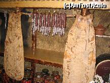 [P15] Coliba Haiducilor - camara restaurantului cu preparate din carne de porc. A fost pentru prima oara sa vad suncile atarnate asa » foto by kmy
 - 
<span class="allrVoted glyphicon glyphicon-heart hidden" id="av189796"></span>
<a class="m-l-10 hidden" id="sv189796" onclick="voting_Foto_DelVot(,189796,4640)" role="button">șterge vot <span class="glyphicon glyphicon-remove"></span></a>
<a id="v9189796" class=" c-red"  onclick="voting_Foto_SetVot(189796)" role="button"><span class="glyphicon glyphicon-heart-empty"></span> <b>LIKE</b> = Votează poza</a> <img class="hidden"  id="f189796W9" src="/imagini/loader.gif" border="0" /><span class="AjErrMes hidden" id="e189796ErM"></span>
