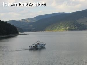 [P34] Lacul Bicaz, în dreptul barajului Izvorul Muntelui » foto by crismis
 - 
<span class="allrVoted glyphicon glyphicon-heart hidden" id="av801754"></span>
<a class="m-l-10 hidden" id="sv801754" onclick="voting_Foto_DelVot(,801754,4656)" role="button">șterge vot <span class="glyphicon glyphicon-remove"></span></a>
<a id="v9801754" class=" c-red"  onclick="voting_Foto_SetVot(801754)" role="button"><span class="glyphicon glyphicon-heart-empty"></span> <b>LIKE</b> = Votează poza</a> <img class="hidden"  id="f801754W9" src="/imagini/loader.gif" border="0" /><span class="AjErrMes hidden" id="e801754ErM"></span>