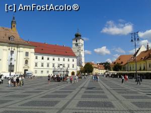 [P01] Piața Mare din Sibiu, cu Turnul cu Ceas pe fundal.  » foto by Aurici
 - 
<span class="allrVoted glyphicon glyphicon-heart hidden" id="av810515"></span>
<a class="m-l-10 hidden" id="sv810515" onclick="voting_Foto_DelVot(,810515,4656)" role="button">șterge vot <span class="glyphicon glyphicon-remove"></span></a>
<a id="v9810515" class=" c-red"  onclick="voting_Foto_SetVot(810515)" role="button"><span class="glyphicon glyphicon-heart-empty"></span> <b>LIKE</b> = Votează poza</a> <img class="hidden"  id="f810515W9" src="/imagini/loader.gif" border="0" /><span class="AjErrMes hidden" id="e810515ErM"></span>