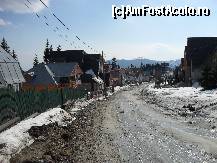 [P22] Drumul acesta este neasfaltat,cam dificil cand incepe topirea zapezii,ca este in panta si apa curge la vale.... » foto by georgiana
 - 
<span class="allrVoted glyphicon glyphicon-heart hidden" id="av68212"></span>
<a class="m-l-10 hidden" id="sv68212" onclick="voting_Foto_DelVot(,68212,4665)" role="button">șterge vot <span class="glyphicon glyphicon-remove"></span></a>
<a id="v968212" class=" c-red"  onclick="voting_Foto_SetVot(68212)" role="button"><span class="glyphicon glyphicon-heart-empty"></span> <b>LIKE</b> = Votează poza</a> <img class="hidden"  id="f68212W9" src="/imagini/loader.gif" border="0" /><span class="AjErrMes hidden" id="e68212ErM"></span>