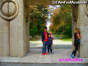 [P03] Sarutand Poarta Sarutului » foto by Dania
 - 
<span class="allrVoted glyphicon glyphicon-heart hidden" id="av582115"></span>
<a class="m-l-10 hidden" id="sv582115" onclick="voting_Foto_DelVot(,582115,4665)" role="button">șterge vot <span class="glyphicon glyphicon-remove"></span></a>
<a id="v9582115" class=" c-red"  onclick="voting_Foto_SetVot(582115)" role="button"><span class="glyphicon glyphicon-heart-empty"></span> <b>LIKE</b> = Votează poza</a> <img class="hidden"  id="f582115W9" src="/imagini/loader.gif" border="0" /><span class="AjErrMes hidden" id="e582115ErM"></span>