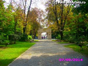 [P04] Aleea dintre Poarta Sarutului si Masa Tacerii » foto by Dania
 - 
<span class="allrVoted glyphicon glyphicon-heart hidden" id="av582116"></span>
<a class="m-l-10 hidden" id="sv582116" onclick="voting_Foto_DelVot(,582116,4665)" role="button">șterge vot <span class="glyphicon glyphicon-remove"></span></a>
<a id="v9582116" class=" c-red"  onclick="voting_Foto_SetVot(582116)" role="button"><span class="glyphicon glyphicon-heart-empty"></span> <b>LIKE</b> = Votează poza</a> <img class="hidden"  id="f582116W9" src="/imagini/loader.gif" border="0" /><span class="AjErrMes hidden" id="e582116ErM"></span>