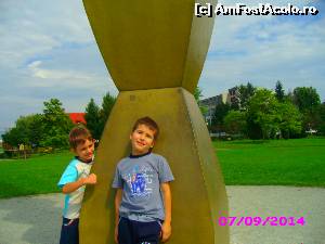 [P09] Imbratisand Coloana Infinitului » foto by Dania
 - 
<span class="allrVoted glyphicon glyphicon-heart hidden" id="av582122"></span>
<a class="m-l-10 hidden" id="sv582122" onclick="voting_Foto_DelVot(,582122,4665)" role="button">șterge vot <span class="glyphicon glyphicon-remove"></span></a>
<a id="v9582122" class=" c-red"  onclick="voting_Foto_SetVot(582122)" role="button"><span class="glyphicon glyphicon-heart-empty"></span> <b>LIKE</b> = Votează poza</a> <img class="hidden"  id="f582122W9" src="/imagini/loader.gif" border="0" /><span class="AjErrMes hidden" id="e582122ErM"></span>