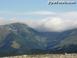 [P07] Ranca: incet-incet norii se lasau peste crestele muntilor.  » foto by Nicu V
 - 
<span class="allrVoted glyphicon glyphicon-heart hidden" id="av403976"></span>
<a class="m-l-10 hidden" id="sv403976" onclick="voting_Foto_DelVot(,403976,4665)" role="button">șterge vot <span class="glyphicon glyphicon-remove"></span></a>
<a id="v9403976" class=" c-red"  onclick="voting_Foto_SetVot(403976)" role="button"><span class="glyphicon glyphicon-heart-empty"></span> <b>LIKE</b> = Votează poza</a> <img class="hidden"  id="f403976W9" src="/imagini/loader.gif" border="0" /><span class="AjErrMes hidden" id="e403976ErM"></span>