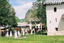 [P04] POLOVRAGI - CIMITIRUL MANASTIRII » foto by relu1988
 - 
<span class="allrVoted glyphicon glyphicon-heart hidden" id="av61350"></span>
<a class="m-l-10 hidden" id="sv61350" onclick="voting_Foto_DelVot(,61350,4665)" role="button">șterge vot <span class="glyphicon glyphicon-remove"></span></a>
<a id="v961350" class=" c-red"  onclick="voting_Foto_SetVot(61350)" role="button"><span class="glyphicon glyphicon-heart-empty"></span> <b>LIKE</b> = Votează poza</a> <img class="hidden"  id="f61350W9" src="/imagini/loader.gif" border="0" /><span class="AjErrMes hidden" id="e61350ErM"></span>