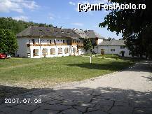 [P15] La intrarea în mănstirea Horezu, anexe cu locuri de cazare » foto by Costi
 - 
<span class="allrVoted glyphicon glyphicon-heart hidden" id="av43115"></span>
<a class="m-l-10 hidden" id="sv43115" onclick="voting_Foto_DelVot(,43115,4665)" role="button">șterge vot <span class="glyphicon glyphicon-remove"></span></a>
<a id="v943115" class=" c-red"  onclick="voting_Foto_SetVot(43115)" role="button"><span class="glyphicon glyphicon-heart-empty"></span> <b>LIKE</b> = Votează poza</a> <img class="hidden"  id="f43115W9" src="/imagini/loader.gif" border="0" /><span class="AjErrMes hidden" id="e43115ErM"></span>
