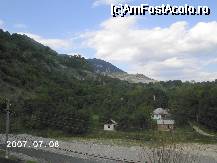 [P24] În spatele mănăstirii Bistriţa curge râul Bistriţa. Mai departe, se vede cariera de calcar, pe unde trece drumul spre mănstirea Arnota » foto by Costi
 - 
<span class="allrVoted glyphicon glyphicon-heart hidden" id="av43124"></span>
<a class="m-l-10 hidden" id="sv43124" onclick="voting_Foto_DelVot(,43124,4665)" role="button">șterge vot <span class="glyphicon glyphicon-remove"></span></a>
<a id="v943124" class=" c-red"  onclick="voting_Foto_SetVot(43124)" role="button"><span class="glyphicon glyphicon-heart-empty"></span> <b>LIKE</b> = Votează poza</a> <img class="hidden"  id="f43124W9" src="/imagini/loader.gif" border="0" /><span class="AjErrMes hidden" id="e43124ErM"></span>