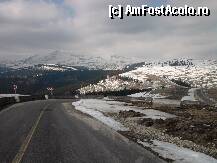 [P05] soseaua Transalpina iar in departare se vede Ranca » foto by ms65
 - 
<span class="allrVoted glyphicon glyphicon-heart hidden" id="av76726"></span>
<a class="m-l-10 hidden" id="sv76726" onclick="voting_Foto_DelVot(,76726,4665)" role="button">șterge vot <span class="glyphicon glyphicon-remove"></span></a>
<a id="v976726" class=" c-red"  onclick="voting_Foto_SetVot(76726)" role="button"><span class="glyphicon glyphicon-heart-empty"></span> <b>LIKE</b> = Votează poza</a> <img class="hidden"  id="f76726W9" src="/imagini/loader.gif" border="0" /><span class="AjErrMes hidden" id="e76726ErM"></span>