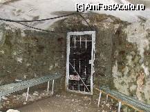 [P10] observati intrarea atent mestesugita, menita parca sa incurajeze turistii sa viziteze frumoasa pestera, si mesajul pentru straini 'suntem (inca) in pestera' » foto by valimi
 - 
<span class="allrVoted glyphicon glyphicon-heart hidden" id="av75707"></span>
<a class="m-l-10 hidden" id="sv75707" onclick="voting_Foto_DelVot(,75707,4665)" role="button">șterge vot <span class="glyphicon glyphicon-remove"></span></a>
<a id="v975707" class=" c-red"  onclick="voting_Foto_SetVot(75707)" role="button"><span class="glyphicon glyphicon-heart-empty"></span> <b>LIKE</b> = Votează poza</a> <img class="hidden"  id="f75707W9" src="/imagini/loader.gif" border="0" /><span class="AjErrMes hidden" id="e75707ErM"></span>