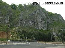 [P08] la Pestera Muierii, parcarea strajuita de munti de piatra » foto by valimi
 - 
<span class="allrVoted glyphicon glyphicon-heart hidden" id="av75705"></span>
<a class="m-l-10 hidden" id="sv75705" onclick="voting_Foto_DelVot(,75705,4665)" role="button">șterge vot <span class="glyphicon glyphicon-remove"></span></a>
<a id="v975705" class=" c-red"  onclick="voting_Foto_SetVot(75705)" role="button"><span class="glyphicon glyphicon-heart-empty"></span> <b>LIKE</b> = Votează poza</a> <img class="hidden"  id="f75705W9" src="/imagini/loader.gif" border="0" /><span class="AjErrMes hidden" id="e75705ErM"></span>