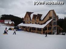 [P03] 'Baza' sau 'Centrul de comanda ' - in incinta functioneaza un centru de inchirieri echipament schi ( bine dotat) si un bar unde poti sa te incalzesti cu un vin fiert, dar nu numai ) » foto by rodik
 - 
<span class="allrVoted glyphicon glyphicon-heart hidden" id="av52152"></span>
<a class="m-l-10 hidden" id="sv52152" onclick="voting_Foto_DelVot(,52152,4665)" role="button">șterge vot <span class="glyphicon glyphicon-remove"></span></a>
<a id="v952152" class=" c-red"  onclick="voting_Foto_SetVot(52152)" role="button"><span class="glyphicon glyphicon-heart-empty"></span> <b>LIKE</b> = Votează poza</a> <img class="hidden"  id="f52152W9" src="/imagini/loader.gif" border="0" /><span class="AjErrMes hidden" id="e52152ErM"></span>