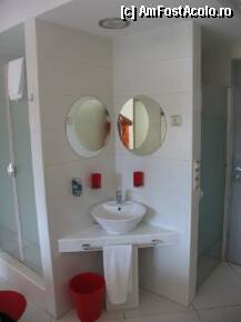 [P02] chiuveta, in stanga dus si in dreapta wc » foto by FloreS
 - 
<span class="allrVoted glyphicon glyphicon-heart hidden" id="av215994"></span>
<a class="m-l-10 hidden" id="sv215994" onclick="voting_Foto_DelVot(,215994,4689)" role="button">șterge vot <span class="glyphicon glyphicon-remove"></span></a>
<a id="v9215994" class=" c-red"  onclick="voting_Foto_SetVot(215994)" role="button"><span class="glyphicon glyphicon-heart-empty"></span> <b>LIKE</b> = Votează poza</a> <img class="hidden"  id="f215994W9" src="/imagini/loader.gif" border="0" /><span class="AjErrMes hidden" id="e215994ErM"></span>