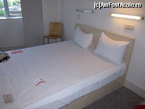 [P02] Hello Hotels- patul, curat, asternuturi albe, neoane la capatai » foto by luciaoradea
 - 
<span class="allrVoted glyphicon glyphicon-heart hidden" id="av641544"></span>
<a class="m-l-10 hidden" id="sv641544" onclick="voting_Foto_DelVot(,641544,4689)" role="button">șterge vot <span class="glyphicon glyphicon-remove"></span></a>
<a id="v9641544" class=" c-red"  onclick="voting_Foto_SetVot(641544)" role="button"><span class="glyphicon glyphicon-heart-empty"></span> <b>LIKE</b> = Votează poza</a> <img class="hidden"  id="f641544W9" src="/imagini/loader.gif" border="0" /><span class="AjErrMes hidden" id="e641544ErM"></span>