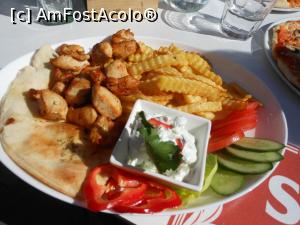 [P07] Sinaia - Kalimtzakis-Cafeneaua Parcului. Giros cu sos tzatziki. » foto by iulianic
 - 
<span class="allrVoted glyphicon glyphicon-heart hidden" id="av1289588"></span>
<a class="m-l-10 hidden" id="sv1289588" onclick="voting_Foto_DelVot(,1289588,4690)" role="button">șterge vot <span class="glyphicon glyphicon-remove"></span></a>
<a id="v91289588" class=" c-red"  onclick="voting_Foto_SetVot(1289588)" role="button"><span class="glyphicon glyphicon-heart-empty"></span> <b>LIKE</b> = Votează poza</a> <img class="hidden"  id="f1289588W9" src="/imagini/loader.gif" border="0" /><span class="AjErrMes hidden" id="e1289588ErM"></span>
