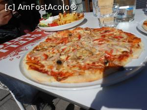 [P08] Sinaia - Kalimtzakis-Cafeneaua Parcului. Pizza speciala. » foto by iulianic
 - 
<span class="allrVoted glyphicon glyphicon-heart hidden" id="av1289589"></span>
<a class="m-l-10 hidden" id="sv1289589" onclick="voting_Foto_DelVot(,1289589,4690)" role="button">șterge vot <span class="glyphicon glyphicon-remove"></span></a>
<a id="v91289589" class=" c-red"  onclick="voting_Foto_SetVot(1289589)" role="button"><span class="glyphicon glyphicon-heart-empty"></span> <b>LIKE</b> = Votează poza</a> <img class="hidden"  id="f1289589W9" src="/imagini/loader.gif" border="0" /><span class="AjErrMes hidden" id="e1289589ErM"></span>
