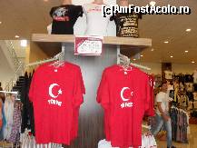 [P05] Tricouri cu steagul turcesc,la reducere erau 5 dolari » foto by georgiana
 - 
<span class="allrVoted glyphicon glyphicon-heart hidden" id="av113487"></span>
<a class="m-l-10 hidden" id="sv113487" onclick="voting_Foto_DelVot(,113487,4692)" role="button">șterge vot <span class="glyphicon glyphicon-remove"></span></a>
<a id="v9113487" class=" c-red"  onclick="voting_Foto_SetVot(113487)" role="button"><span class="glyphicon glyphicon-heart-empty"></span> <b>LIKE</b> = Votează poza</a> <img class="hidden"  id="f113487W9" src="/imagini/loader.gif" border="0" /><span class="AjErrMes hidden" id="e113487ErM"></span>