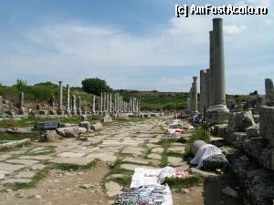 [P03] Perge - Strada principala. In fundal, dealul Akropolei.  » foto by sanis*
 - 
<span class="allrVoted glyphicon glyphicon-heart hidden" id="av379920"></span>
<a class="m-l-10 hidden" id="sv379920" onclick="voting_Foto_DelVot(,379920,4692)" role="button">șterge vot <span class="glyphicon glyphicon-remove"></span></a>
<a id="v9379920" class=" c-red"  onclick="voting_Foto_SetVot(379920)" role="button"><span class="glyphicon glyphicon-heart-empty"></span> <b>LIKE</b> = Votează poza</a> <img class="hidden"  id="f379920W9" src="/imagini/loader.gif" border="0" /><span class="AjErrMes hidden" id="e379920ErM"></span>