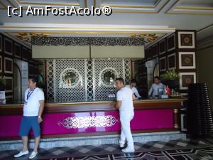 [P02] la receptie » foto by buterfly*
 - 
<span class="allrVoted glyphicon glyphicon-heart hidden" id="av762271"></span>
<a class="m-l-10 hidden" id="sv762271" onclick="voting_Foto_DelVot(,762271,4692)" role="button">șterge vot <span class="glyphicon glyphicon-remove"></span></a>
<a id="v9762271" class=" c-red"  onclick="voting_Foto_SetVot(762271)" role="button"><span class="glyphicon glyphicon-heart-empty"></span> <b>LIKE</b> = Votează poza</a> <img class="hidden"  id="f762271W9" src="/imagini/loader.gif" border="0" /><span class="AjErrMes hidden" id="e762271ErM"></span>