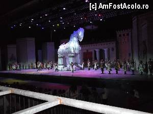 [P14] Fire of Anatolia (Troya) / Pacat, spectacolul a fost minunat, mai putin acustica si muzica!  » foto by balasa violeta
 - 
<span class="allrVoted glyphicon glyphicon-heart hidden" id="av369600"></span>
<a class="m-l-10 hidden" id="sv369600" onclick="voting_Foto_DelVot(,369600,4692)" role="button">șterge vot <span class="glyphicon glyphicon-remove"></span></a>
<a id="v9369600" class=" c-red"  onclick="voting_Foto_SetVot(369600)" role="button"><span class="glyphicon glyphicon-heart-empty"></span> <b>LIKE</b> = Votează poza</a> <img class="hidden"  id="f369600W9" src="/imagini/loader.gif" border="0" /><span class="AjErrMes hidden" id="e369600ErM"></span>