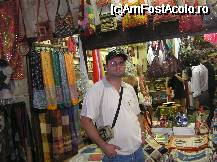 [P02] In fata unui magazin de suveniruri din Bazarul care duce spre portul turistic » foto by pepsi70ro
 - 
<span class="allrVoted glyphicon glyphicon-heart hidden" id="av45093"></span>
<a class="m-l-10 hidden" id="sv45093" onclick="voting_Foto_DelVot(,45093,4692)" role="button">șterge vot <span class="glyphicon glyphicon-remove"></span></a>
<a id="v945093" class=" c-red"  onclick="voting_Foto_SetVot(45093)" role="button"><span class="glyphicon glyphicon-heart-empty"></span> <b>LIKE</b> = Votează poza</a> <img class="hidden"  id="f45093W9" src="/imagini/loader.gif" border="0" /><span class="AjErrMes hidden" id="e45093ErM"></span>