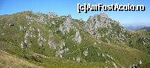 [P12] Panorama cu Tigaile Mari, respectiv varful Ciucas. Acea poteca este cea care face legatura intre Saua Tigailor si cabana Ciucas » foto by Claudiu U.
 - 
<span class="allrVoted glyphicon glyphicon-heart hidden" id="av261922"></span>
<a class="m-l-10 hidden" id="sv261922" onclick="voting_Foto_DelVot(,261922,4696)" role="button">șterge vot <span class="glyphicon glyphicon-remove"></span></a>
<a id="v9261922" class=" c-red"  onclick="voting_Foto_SetVot(261922)" role="button"><span class="glyphicon glyphicon-heart-empty"></span> <b>LIKE</b> = Votează poza</a> <img class="hidden"  id="f261922W9" src="/imagini/loader.gif" border="0" /><span class="AjErrMes hidden" id="e261922ErM"></span>