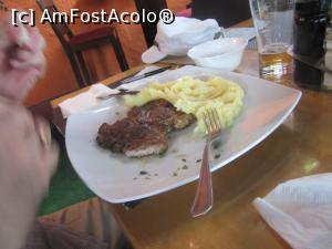 [P07] Cotlet de porc cu piure » foto by Michi
 - 
<span class="allrVoted glyphicon glyphicon-heart hidden" id="av805373"></span>
<a class="m-l-10 hidden" id="sv805373" onclick="voting_Foto_DelVot(,805373,4715)" role="button">șterge vot <span class="glyphicon glyphicon-remove"></span></a>
<a id="v9805373" class=" c-red"  onclick="voting_Foto_SetVot(805373)" role="button"><span class="glyphicon glyphicon-heart-empty"></span> <b>LIKE</b> = Votează poza</a> <img class="hidden"  id="f805373W9" src="/imagini/loader.gif" border="0" /><span class="AjErrMes hidden" id="e805373ErM"></span>