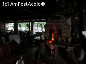 [P15] Șemineu în sala restaurantului.  » foto by tata123 🔱
 - 
<span class="allrVoted glyphicon glyphicon-heart hidden" id="av795248"></span>
<a class="m-l-10 hidden" id="sv795248" onclick="voting_Foto_DelVot(,795248,4715)" role="button">șterge vot <span class="glyphicon glyphicon-remove"></span></a>
<a id="v9795248" class=" c-red"  onclick="voting_Foto_SetVot(795248)" role="button"><span class="glyphicon glyphicon-heart-empty"></span> <b>LIKE</b> = Votează poza</a> <img class="hidden"  id="f795248W9" src="/imagini/loader.gif" border="0" /><span class="AjErrMes hidden" id="e795248ErM"></span>