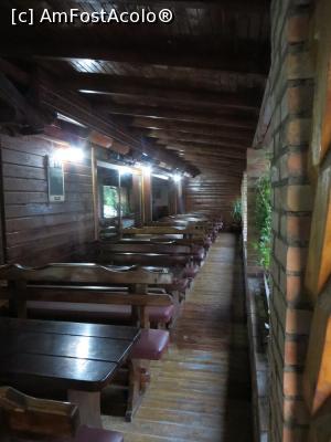 [P16] Terasa exterioară din fața restaurantului.  » foto by tata123 🔱
 - 
<span class="allrVoted glyphicon glyphicon-heart hidden" id="av795249"></span>
<a class="m-l-10 hidden" id="sv795249" onclick="voting_Foto_DelVot(,795249,4715)" role="button">șterge vot <span class="glyphicon glyphicon-remove"></span></a>
<a id="v9795249" class=" c-red"  onclick="voting_Foto_SetVot(795249)" role="button"><span class="glyphicon glyphicon-heart-empty"></span> <b>LIKE</b> = Votează poza</a> <img class="hidden"  id="f795249W9" src="/imagini/loader.gif" border="0" /><span class="AjErrMes hidden" id="e795249ErM"></span>