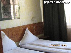 [P04] o parte din camera- hotel central » foto by celeste
 - 
<span class="allrVoted glyphicon glyphicon-heart hidden" id="av365896"></span>
<a class="m-l-10 hidden" id="sv365896" onclick="voting_Foto_DelVot(,365896,4717)" role="button">șterge vot <span class="glyphicon glyphicon-remove"></span></a>
<a id="v9365896" class=" c-red"  onclick="voting_Foto_SetVot(365896)" role="button"><span class="glyphicon glyphicon-heart-empty"></span> <b>LIKE</b> = Votează poza</a> <img class="hidden"  id="f365896W9" src="/imagini/loader.gif" border="0" /><span class="AjErrMes hidden" id="e365896ErM"></span>