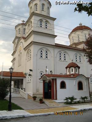 [P04] Biserica văzută de pe o latură, nu arată adevărata ei dimensiune » foto by user.im
 - 
<span class="allrVoted glyphicon glyphicon-heart hidden" id="av561634"></span>
<a class="m-l-10 hidden" id="sv561634" onclick="voting_Foto_DelVot(,561634,4735)" role="button">șterge vot <span class="glyphicon glyphicon-remove"></span></a>
<a id="v9561634" class=" c-red"  onclick="voting_Foto_SetVot(561634)" role="button"><span class="glyphicon glyphicon-heart-empty"></span> <b>LIKE</b> = Votează poza</a> <img class="hidden"  id="f561634W9" src="/imagini/loader.gif" border="0" /><span class="AjErrMes hidden" id="e561634ErM"></span>
